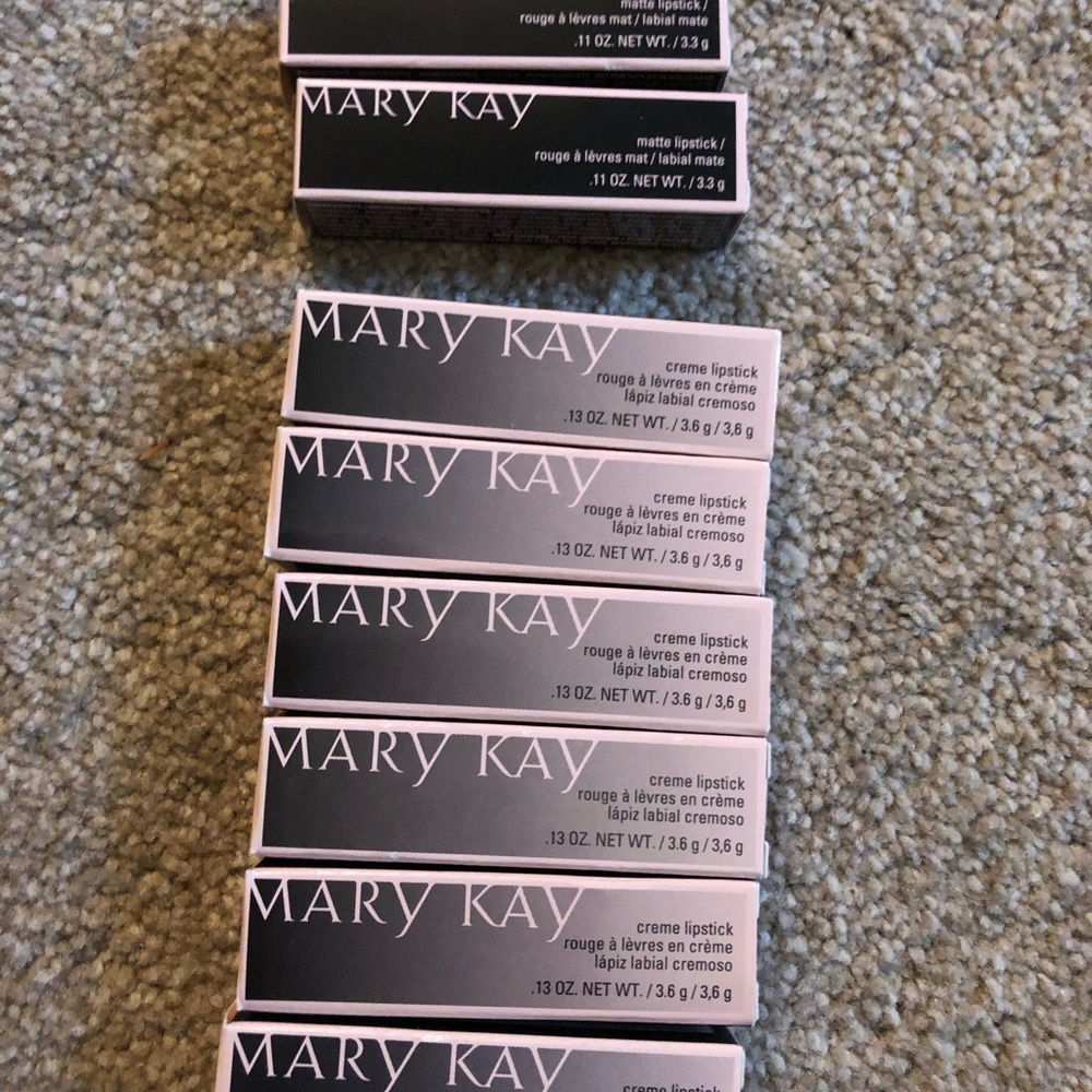 6 creme & 2 matte lipsticks - various colors